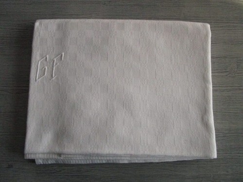 Nappe ancienne damassée