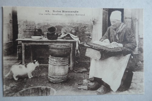 Cpa normandie une vieille - normandie,
