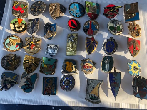 Lot insignes militaires - 35,