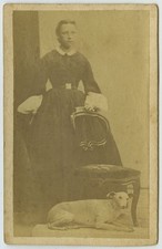 CDV circa 1865. Jeune femme avec petit lévrier italien. Levrette. Chien.