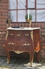 Belle commode en bois massif, plateau de marbre beige, d'un château à Bordeaux