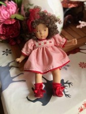 poupee slyvia natterer toute petite mais craquante en tres bon etat