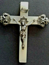 Ancienne petite croix en nacre et argent.