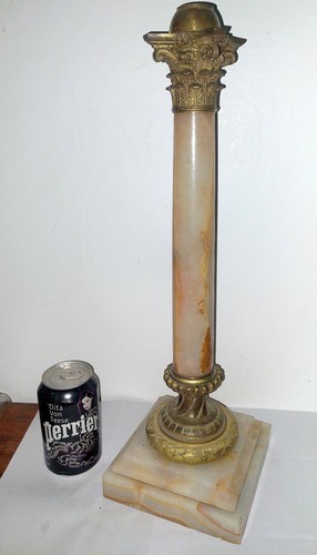 Tres grand pied - grand, lampe