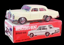Jouet Mercedes 250 SE / jouet ancien