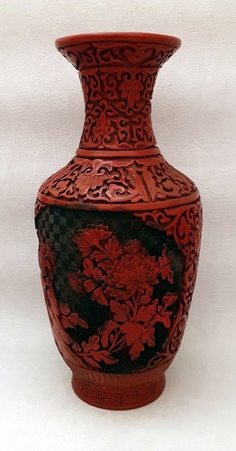 Chinese red lacquered - , vase