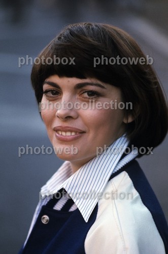 Mireille mathieu exclusive - mireille,
