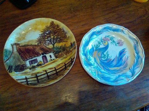 Deux assiettes faience - , de