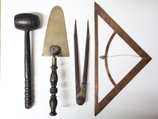 Ancien Ensemble de Symboles Franc-Maçons Confrérie Truelle XVIII-XIXème siècle