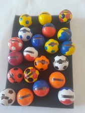 Lot de 20 pins ballons de foot / football miniatures