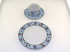 Ensemble pour le thé tasse, sous-tasse et assiette à gâteau