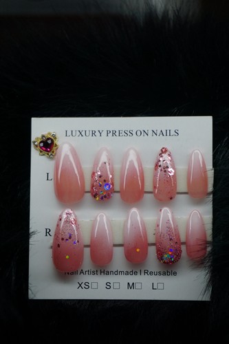 Press nails - on,,