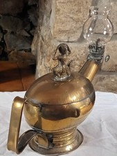 Lampe à pétrole en laiton genre Aladin bouchon statuette en bronze Népalais