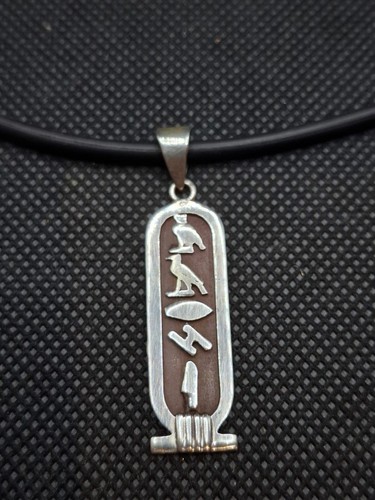 Ancien collier caoutchouc - en,