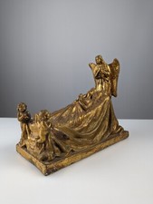 Sculpture de la reine et des anges en terre cuite dorée