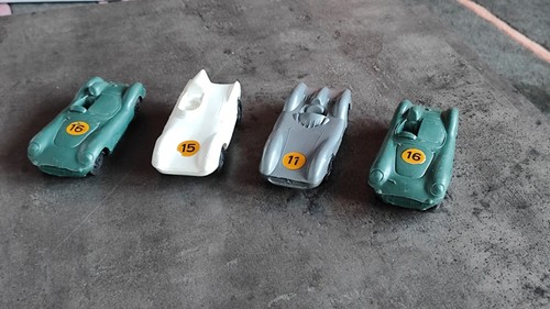 Lot 4 voitures de - 1/32,