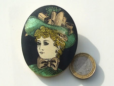 BELLE BROCHE PORTRAIT
