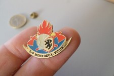 pin s broche sapeur pompier MONTREUX VIEUX 68 Alsace casque