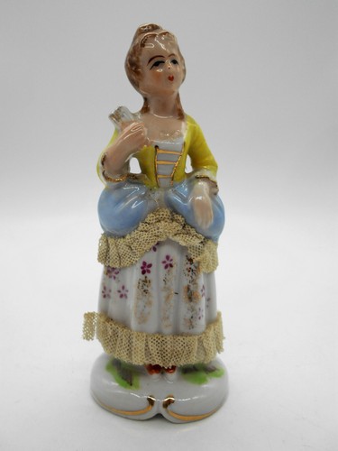 Figurine jeune femme - ,