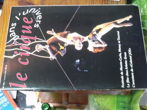 Revue cirque dans - revue, le