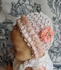 ANCIEN PETIT BONNET COIFFE  DENTELLE BEBE POUPEE