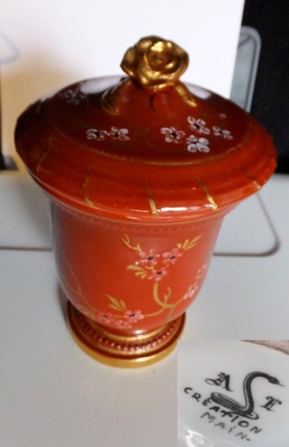 Joli pot urne couvert - urne,