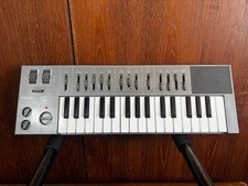 Yamaha CS01 rare synthétiseur monophonique analogique couleur blanche vintage