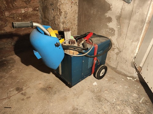Poste souder sur chariot à - souder,