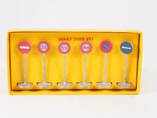 Dinky Toys  F n° 40 coffret panneaux signalisation routière ville en boite