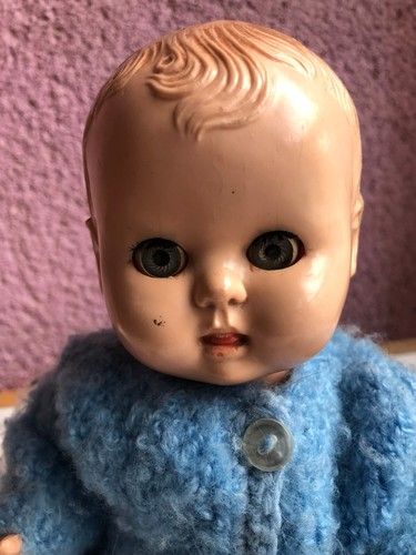 Petit bébé très - très, ancien