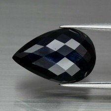Saphir bleu nuit naturel en poire cabochon/cidelé de 7.05Cts