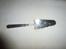 MAGNIFIQUE PELLE A TARTE EN