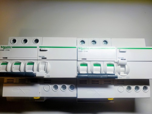Disjoncteur schneider a9f87310 - disjoncteur,