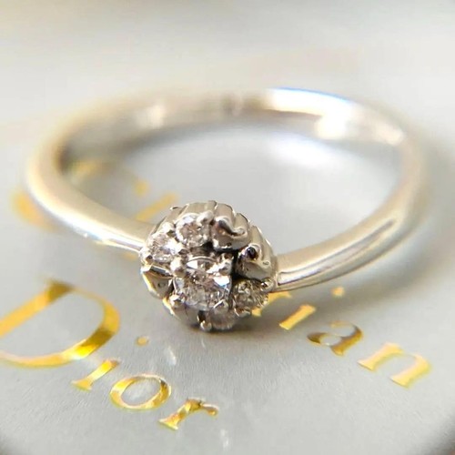 Excellente bague fleur diamant