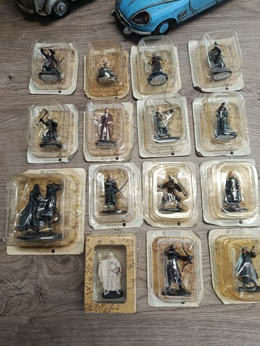 Lot figurines personnages - 15,