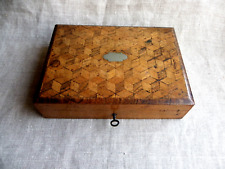 ANCIENNE BOÎTE À JEUX EN BOIS - VIDE - COUVERCLE EN MARQUETERIE - VERS 1900