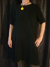 jolie robe noire COS T.40