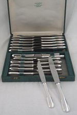 Ravinet d'Enfert, 24 couteaux modèle Uniplat, métal argenté, proches du neuf.