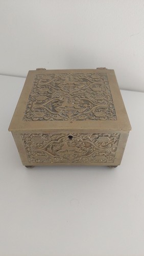 Coffret néo gothique en - néo-gothique,