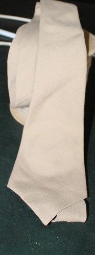 Cravate beige militaire