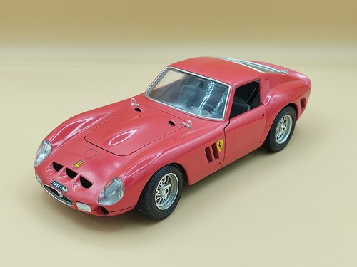 Ferrari 250 gto rouge - 1/18°,