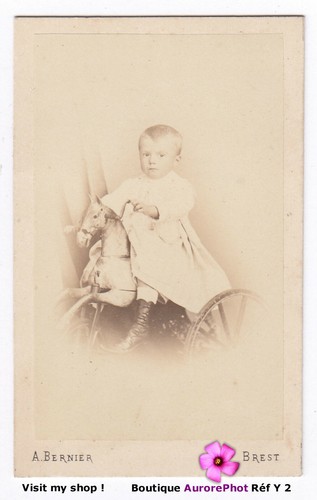 Jeune enfant sur - enfant,