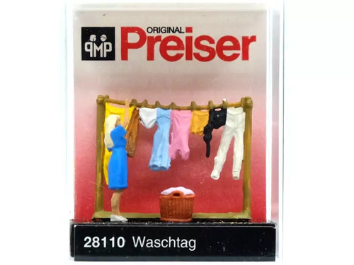 Preiser femme qui étend - femme,