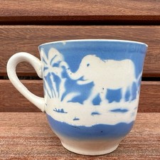 Petite tasse à café ancienne rare faïence Sarreguemines France décor 3 éléphants
