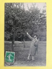 CPA Scène de la VIE NORMANDE Costume Type Normand POMMIERS POMMES CIDRE