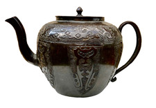 THÉIÈRE ANCIENNE EN BRONZE