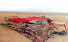 vintage LOT 2 PARAPLUIE ancien MULTICOLORE FORET PERROQUET et ROUGE Umbrella