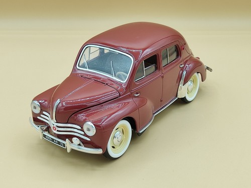 Renault 4cv - 1/17, 1/18)