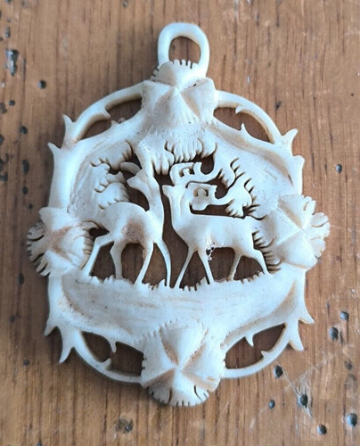 Pendentif sculpté biche - pendentif,
