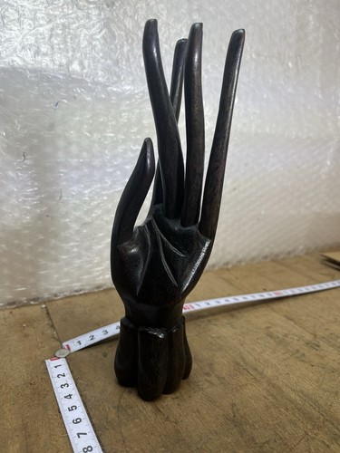 Sculpture main bois - bois, pièce